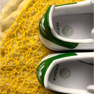 Stan Smith’s - ADIDAS 7.5 / Men’s / Color: Cloud White / Green / Cloud White